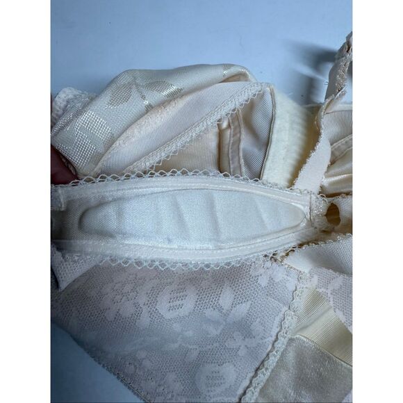 Playtex 469518 Hour Ultimate Shoulder Comfort Beige  Wireless Bra Sz 46C - Picture 11 of 13